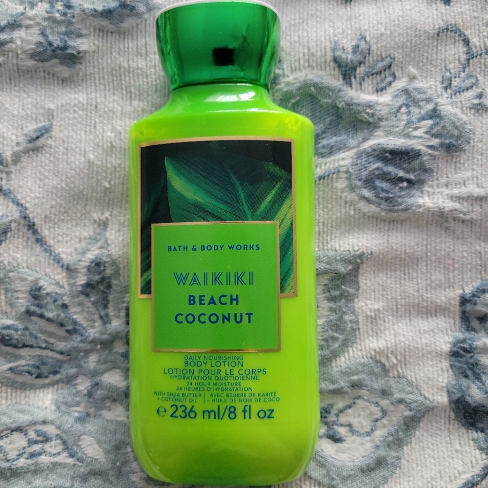 (2/$30) Bath & Body Works Waikiki Beach Coconut Body Lotion